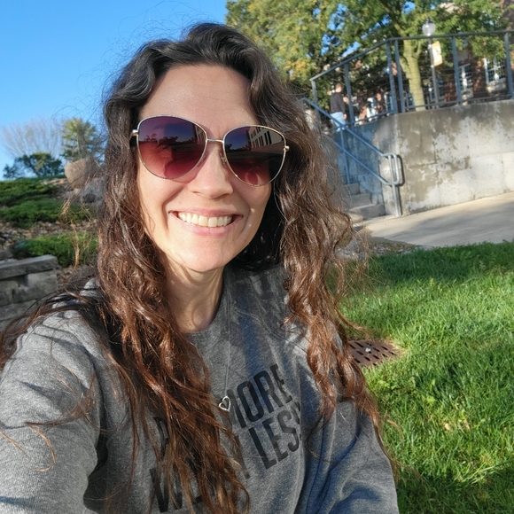 Meet your Posher, Kate - Picture 3 of 4